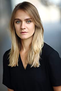 Elle McAlpine