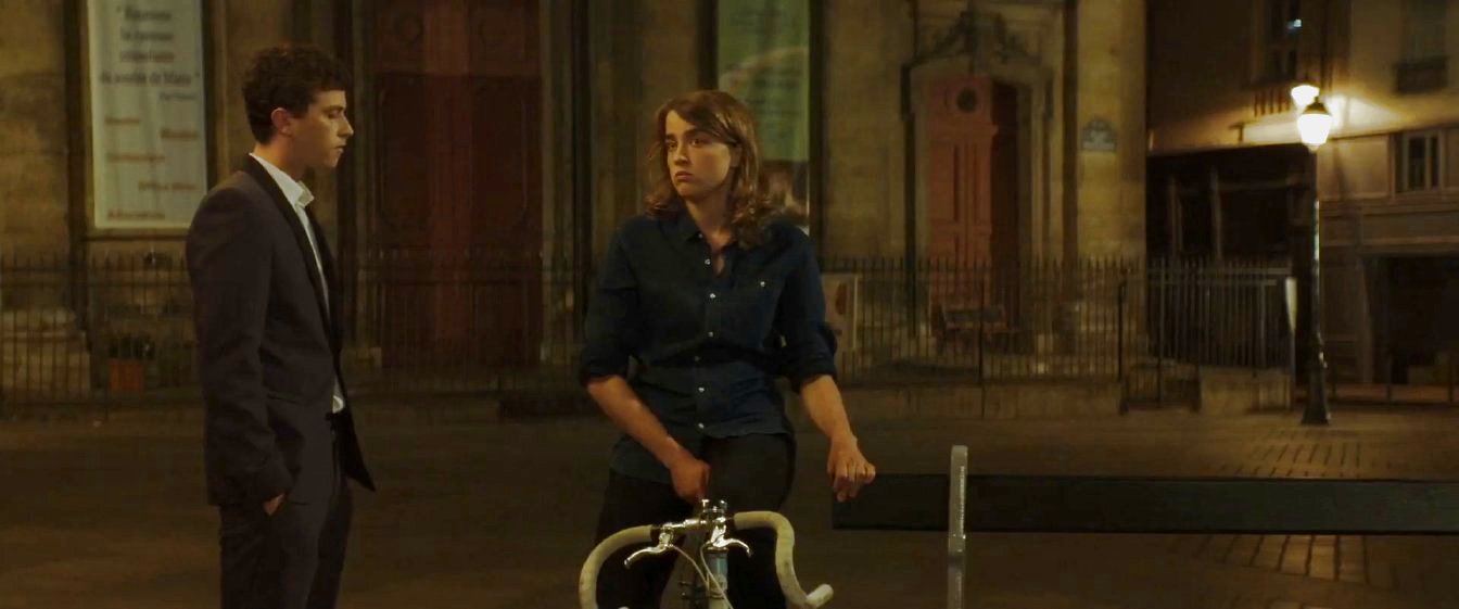 La jeune femme au v