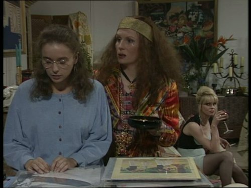 Julia Sawalha